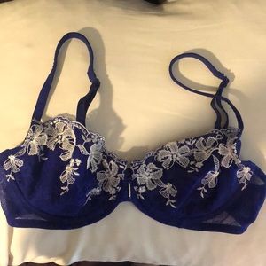 Victoria’s Secret Lace unlined underwire 34C